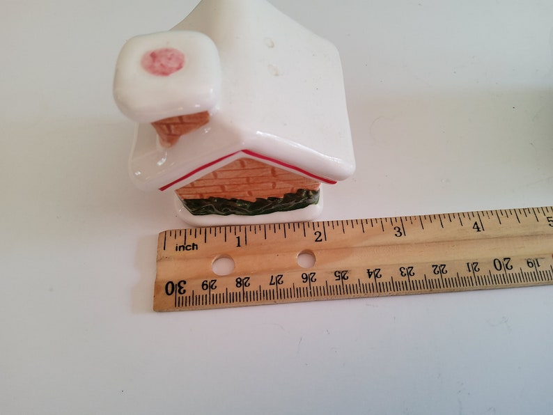 Vintage Christmas salt and pepper shakers, gingerbread house, christmas house, made in japan, ceramic, hand painted, kitschy, kitsch image 3