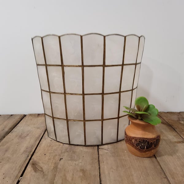 Vintage capiz shell waste basket, trash can, brass, Hollywood regency, mid century, bathroom waste basket, small, scalloped