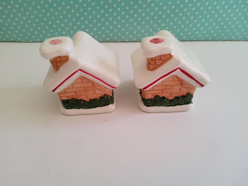 Vintage Christmas salt and pepper shakers, gingerbread house, christmas house, made in japan, ceramic, hand painted, kitschy, kitsch image 5