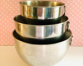 Pre 1968 Revere Ware mixing bowl set, 4 quart bowl,  double circle bowls, stainless steel mixing bowls, tabbed mixing bowls, nesting bowls