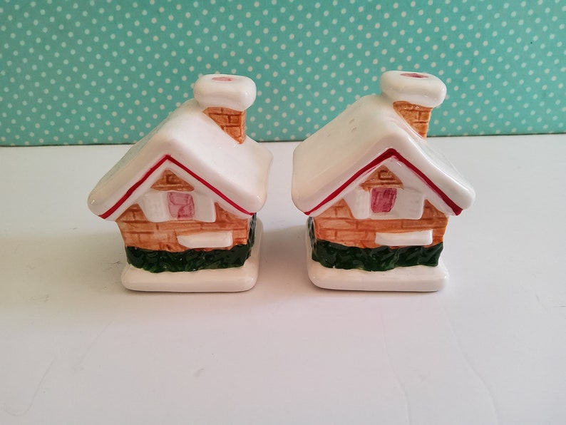 Vintage Christmas salt and pepper shakers, gingerbread house, christmas house, made in japan, ceramic, hand painted, kitschy, kitsch image 9