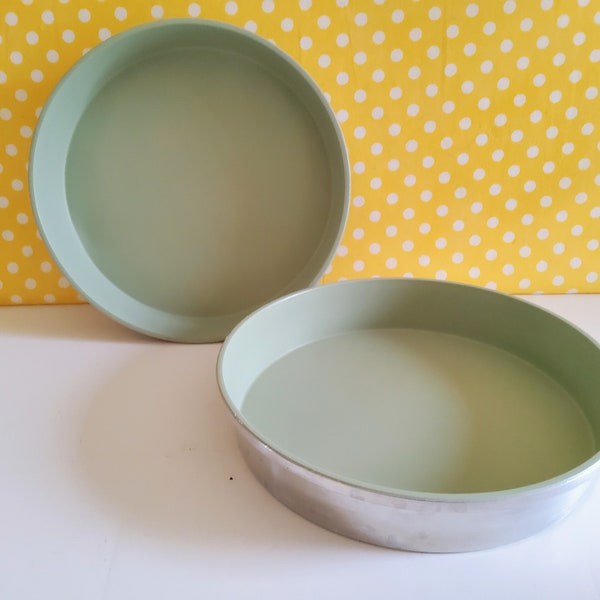 Pair of Mirro 8 inch cake pans, aluminum cake pan, green cake pan, vintage kitchen, retro kitchen