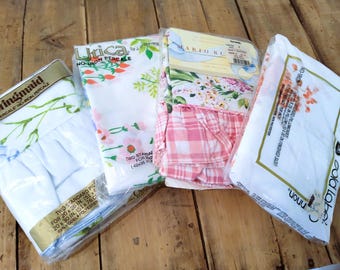 Vintage Blumen Kissenbezüge, Cottagecore Bettwäsche mit Rüschen, New Old Stock Paar