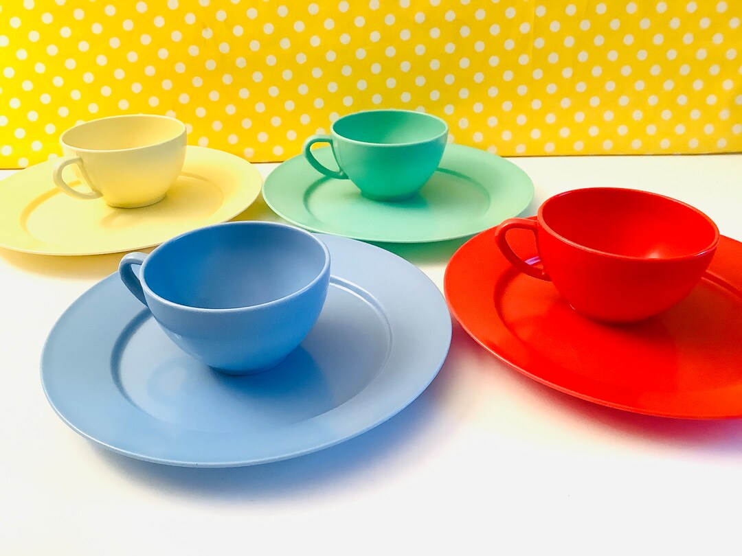 Retro Picnic Plates, Plastic Picnic Ware, Plates, Cups, Flatware, Red