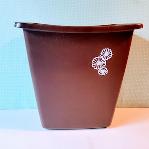 Vintage Rubbermaid waste basket,retro trash can, brown trash can,, flower power, 1970s, brown trashcan,
