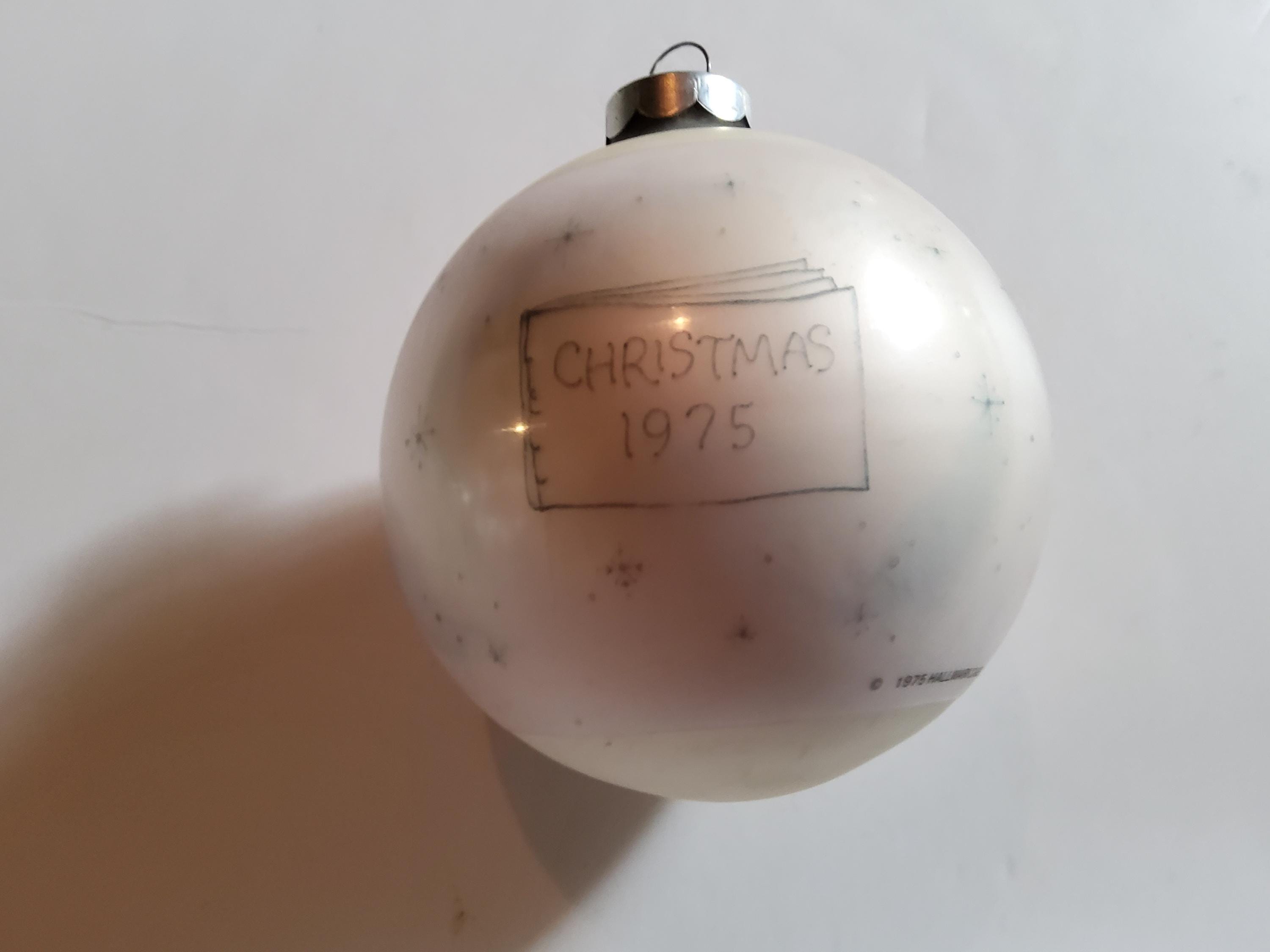 Vintage 1975 Betsey Clark Hallmark Glass Ornament, Carolers  display picture 1
