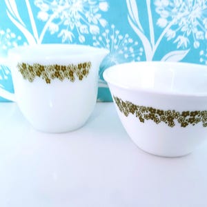 Spring blossom cream and sugar, crazy daisy, corelle, corningware, corning ware, green flowers, green daisies, cream and sugar set