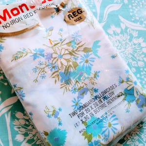 NEW pillowcases, pair of pillowcases, flower power, vintage pillowcases, aqua pillowcases, new pillowcases, cottage core, cotton, daisies