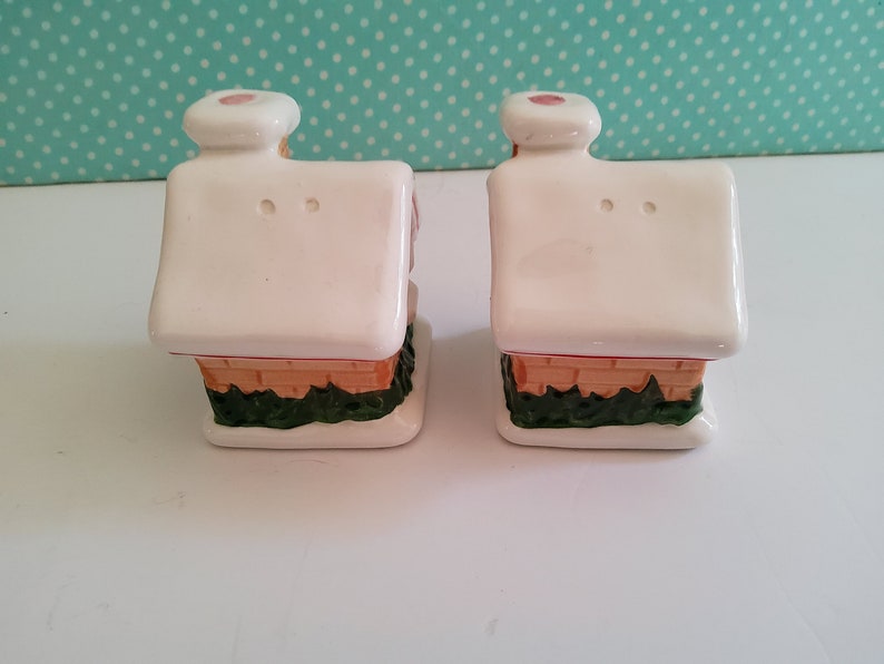 Vintage Christmas salt and pepper shakers, gingerbread house, christmas house, made in japan, ceramic, hand painted, kitschy, kitsch image 8