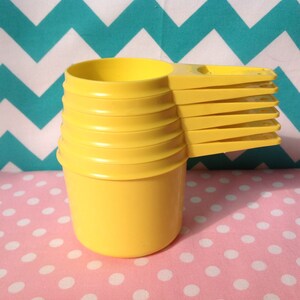 Tupperware measuring cups, yellow tupperware, yellow measuring cups, 1970s, yellow tupperware cups