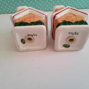 Vintage Christmas salt and pepper shakers, gingerbread house, christmas house, made in japan, ceramic, hand painted, kitschy, kitsch image 6