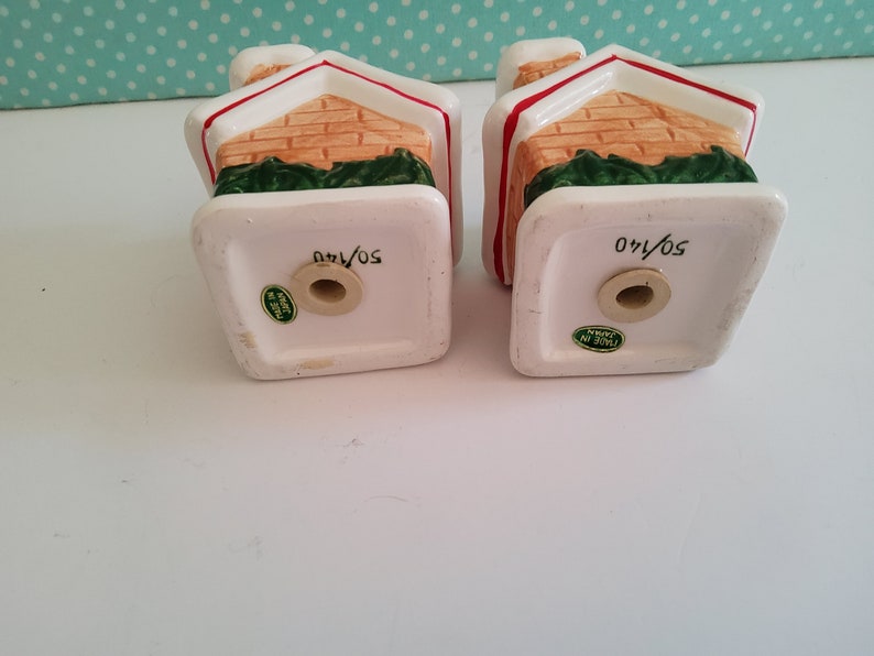 Vintage Christmas salt and pepper shakers, gingerbread house, christmas house, made in japan, ceramic, hand painted, kitschy, kitsch image 6