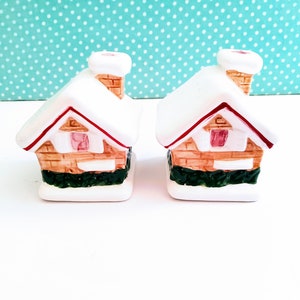 Vintage Christmas salt and pepper shakers, gingerbread house, christmas house, made in japan, ceramic, hand painted, kitschy, kitsch image 1