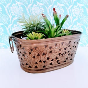 Vintage brass planter, oval shaped planter, brass pot, side brass handles, decorative planter, indoor brass planter, retro brass, india