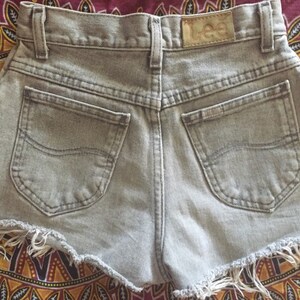 Vintage 80s Grey Stonewashed Lee High Waisted Denim Shorts XS S24 image 2