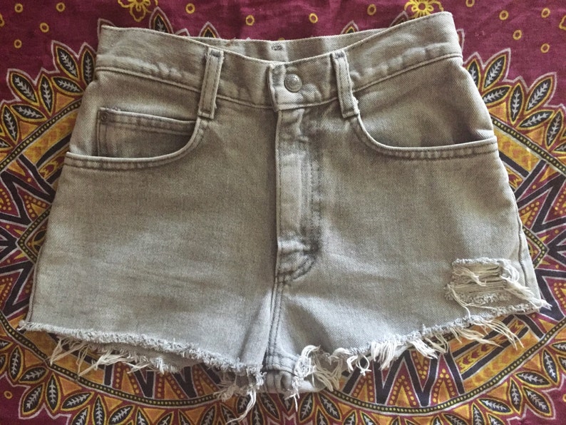 Vintage 80s Grey Stonewashed Lee High Waisted Denim Shorts XS S24 image 1