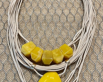 Collier de déclaration épais en Cascade de perles tressées à bulles multi-brins jaunes Plus de couleurs