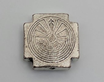 Man In the Maze Square Bead