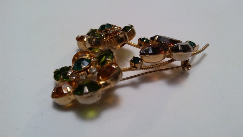 Vintage green gold clear sprong set rhinestone 3 large flower brooch gorgeous mid century accessory