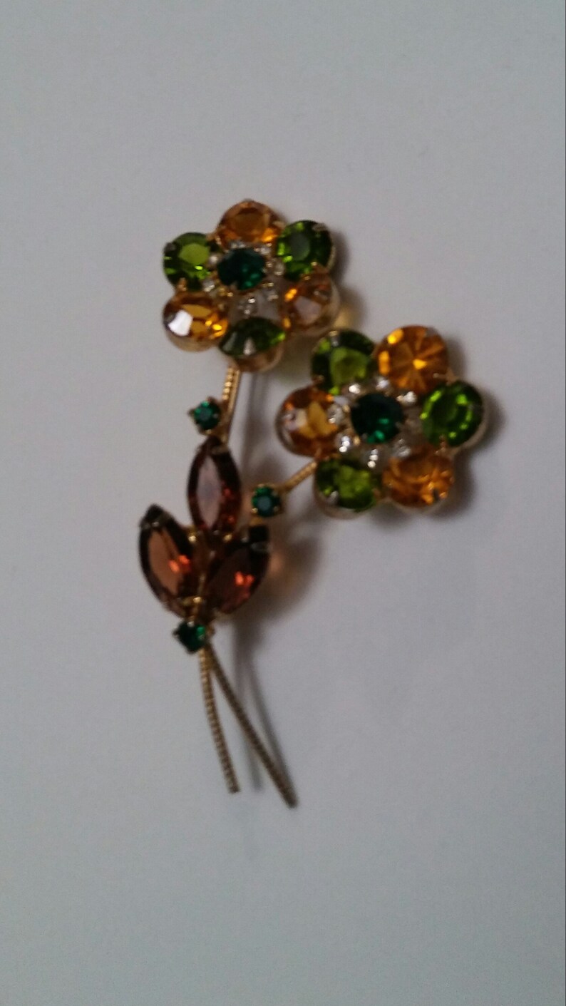 Vintage green gold clear sprong set rhinestone 3 large flower brooch gorgeous mid century accessory
