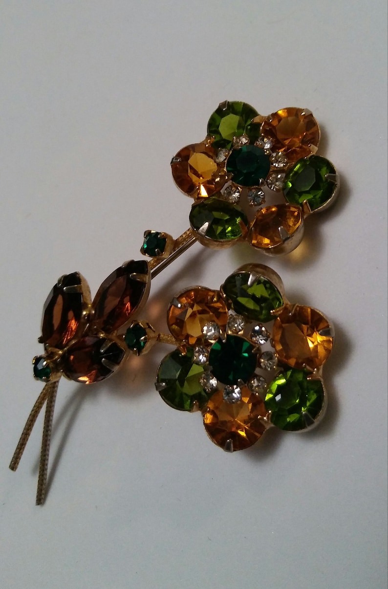 Vintage green gold clear sprong set rhinestone 3 large flower brooch gorgeous mid century accessory
