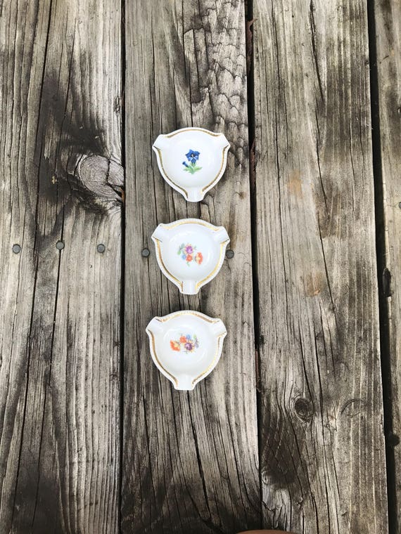 Vintage China Floral Ashtrays Set of 3 With Gold Trim - Etsy
