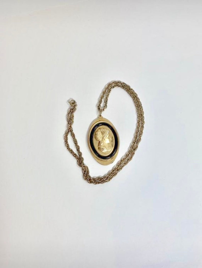 Vintage Bronze Tone Locket Picture Pendant Necklace Vintage Parrot Pendant Included Free Brass Chain Gifts Personalized