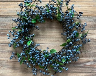 Couronne de fruits bleus 22 po./couronne d'automne/couronne naturelle/couronne d'extérieur/couronne d'extérieur verte/feuille verte/couronne d'automne/couronne d'automne artificielle
