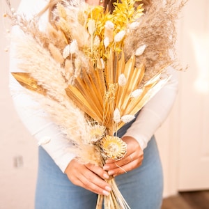 Dried Sunshine Gold Palm Sun Floral Pampas Bouquet/25"/Palm Spades/Reed/Dried Pampas/Pampas Bouquet Decor/Boho Pampas/Bouquet/Bunny Tail