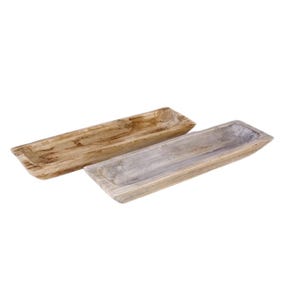 Peut inclure: Deux plateaux de service rectangulaires en bois. L'un est brun clair avec des motifs de grain de bois plus foncés. L'autre est gris clair avec un motif de grain de bois similaire. Les deux ont un design peu profond en forme de gouttière.