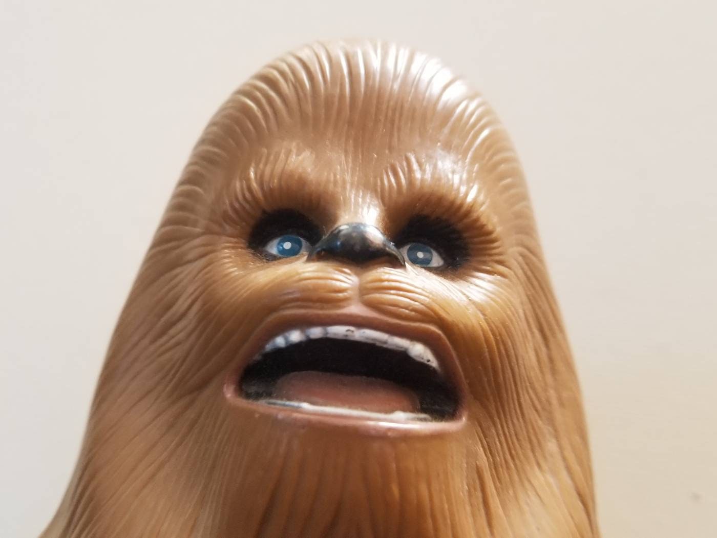 Máscara de Chewbacca é vendida por R$ 333 mil em leilão nos EUA - TV e  Lazer - Extra Online