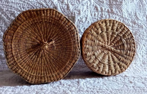 Vinatage set of 2 STRAW WOVEN trinket baskets