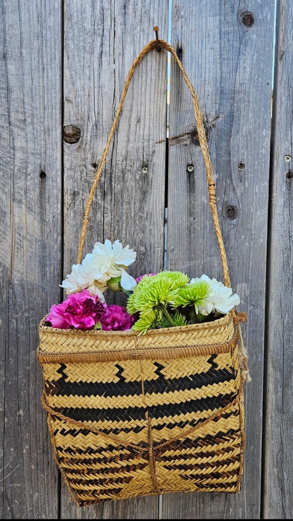 Vintage Woven wicker purse