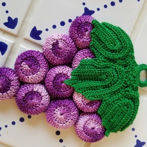 Iconic Grapes Bottle Cap Trivet Crochet Pattern, 70s Retro Kitchen
