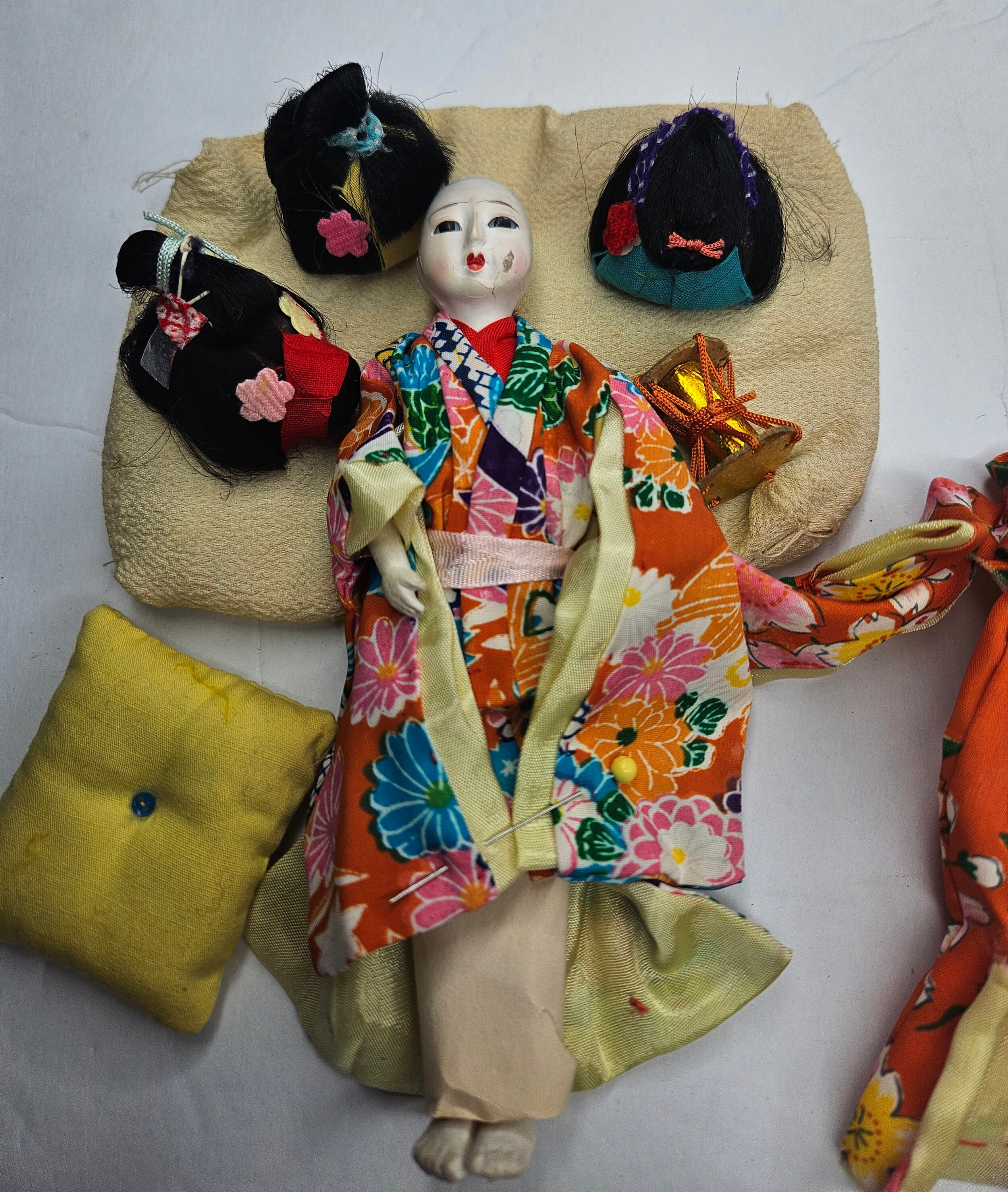 Japanese Hanako Doll (Vintage) with six wigs - antiques - by