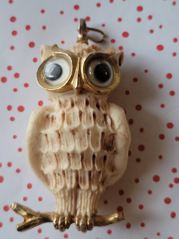 Vintage owl pendant carved - Gem
