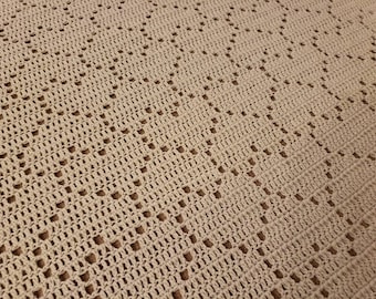 Coperta a filetto con cuori tassellati - Modello all'uncinetto - File PDF