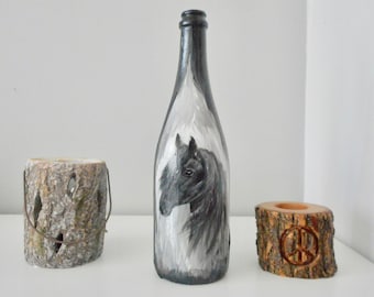 Botella pintada a mano negro blanco caballo arte en botellas de vidrio arte decoración casera pintado a mano decoraciones únicas hechos a mano regalos hechos a mano