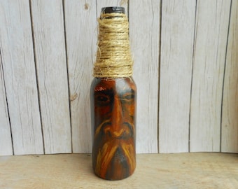 Botella pintada a mano viejo hombre cara barba bigote fantasía arte en botellas de espíritu del bosque inspirado único hogar decoración botella de cerveza decorativa