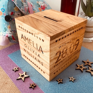 Hucha de madera grabada con láser personalizada "BORDE DE CORAZÓN" Regalo de nacimiento, bautizo, dedicación, niño o niña, recuerdo de cumpleaños
