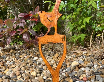 Rusty Wren on a Spade Garden-art , Garden-Gift