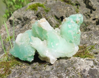 Chrysoprase stone ca. 142 grams 9cm deco minerals decoration rock healing raw reiki chakras protection esoteric green specimen healing
