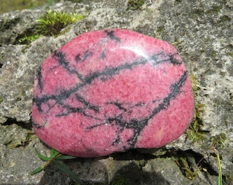wunderschöner anpolierter Rhodonit Anschliff 9,5cm ca. 323 Gramm Steine Mineralien Kristalle Deko Scheibe Heilstein