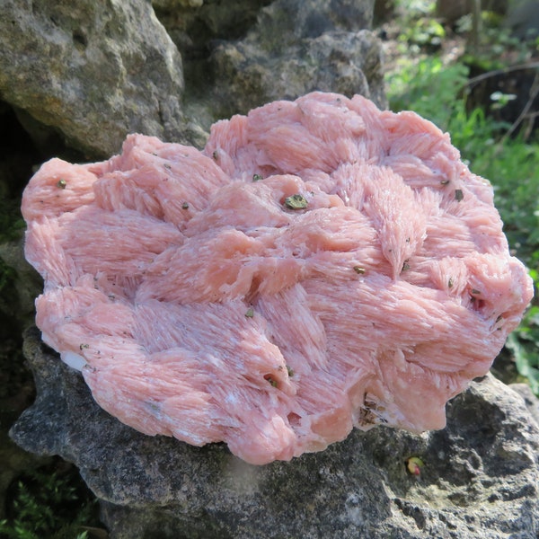 Baryte crystals on matrix cluster 12cm x 11cm x 7cm ca. 1339 grams stone psy deco minerals decoration rock healing chakra specimen pink