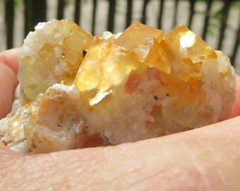 Yellow Angel Fluorite stone ca. 135 grams 5,1cm psy hippie goa deco minerals decoration rock Reiki healing Chakras natural raw specimen