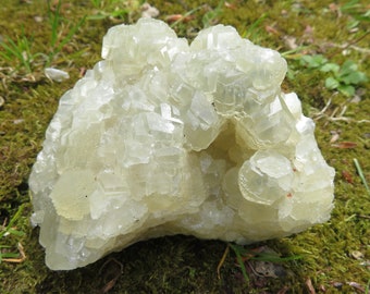 lovely Prehnite 9,5cm x 8cm x 3,5cm ca. 234 grams stone psy hippie goa deco minerals decoration healing stone mountain