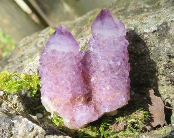 hübsche Zwillings Amethyst Blumen Rosetten Stalaktite naturbelassen 3,7cm ca. 18 Gramm Esoterik Schutzstein Ritualstein Stein Kristalle