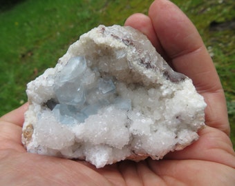 Bright Blue Fluorite on Crystal matrix stone ca. 281 grams 8,5cm deco minerals decoration rock Reiki healing Chakras natural raw specimen