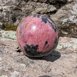 Rhodonitkula – Polerad – 5 cm diameter – 274 g