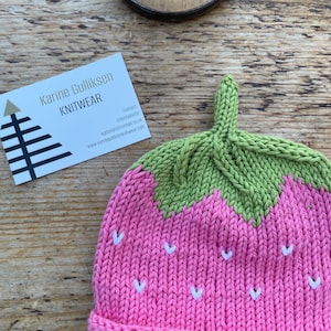 Gorro de fresa de algodón tejido a mano: rosa caramelo y pistacho